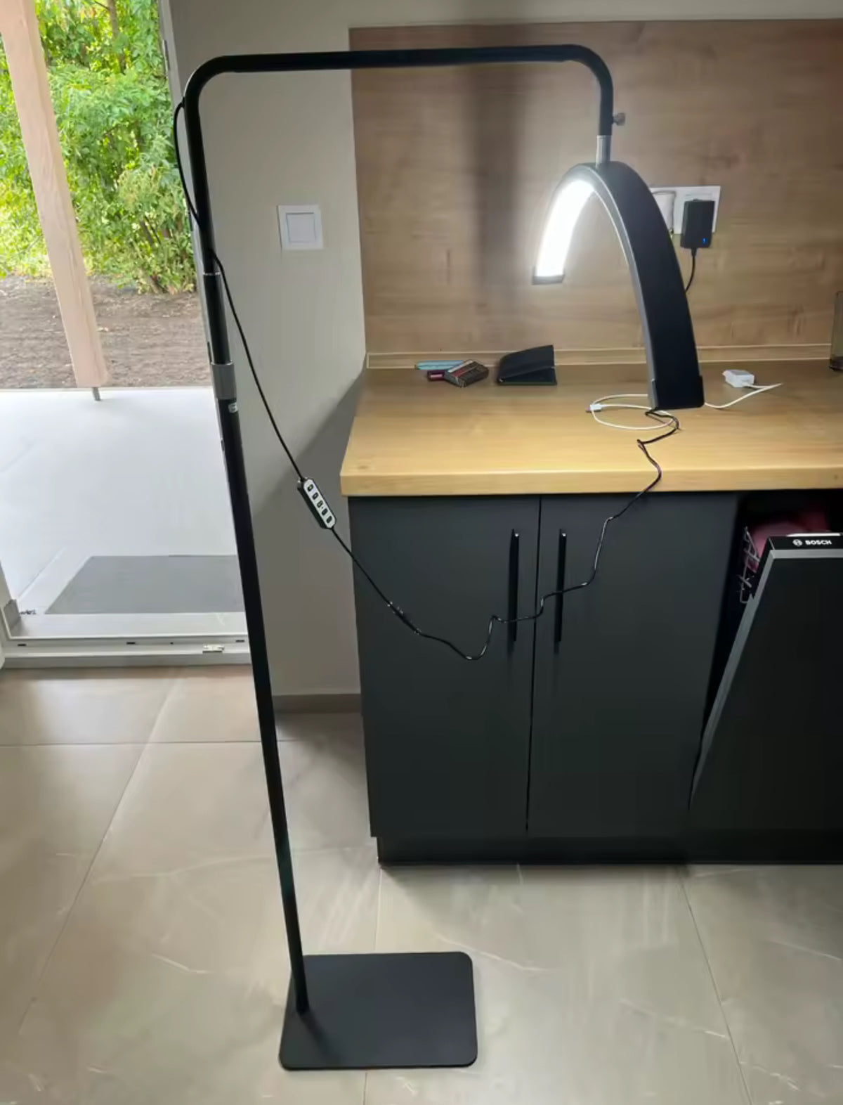 Angel Beauty – Professional LED Half Moon Lamp