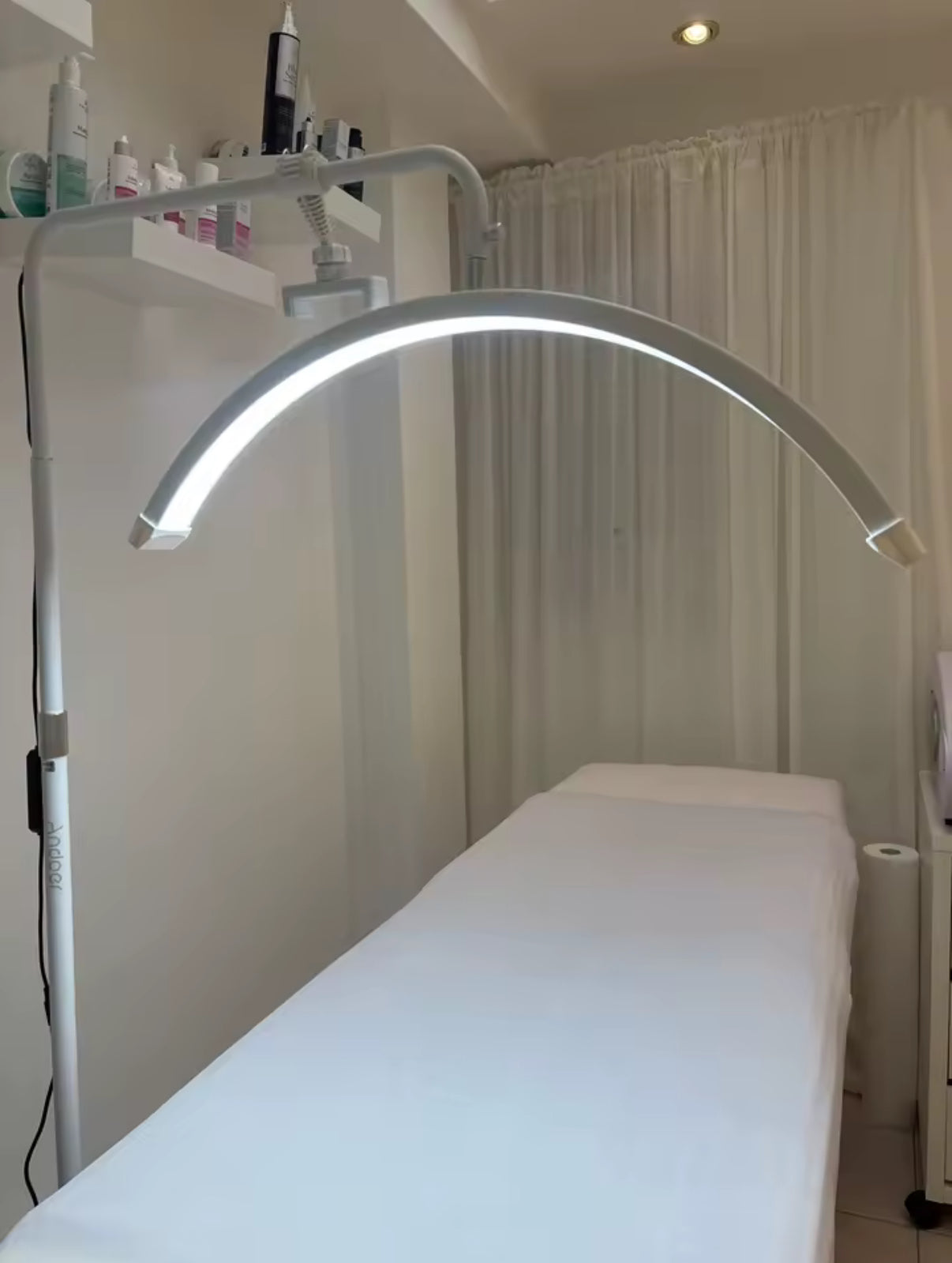 Angel Beauty – Professional LED Half Moon Lamp