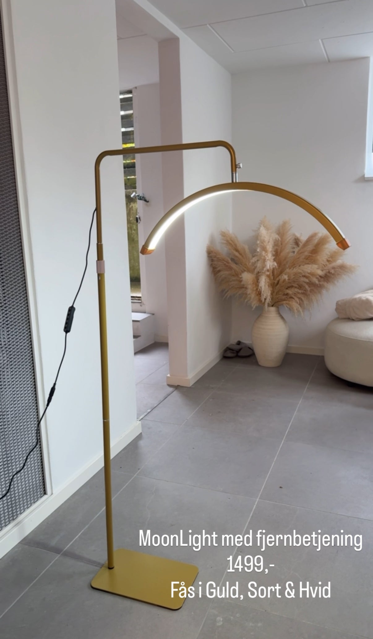 Angel Beauty – Professional LED Half Moon Lamp